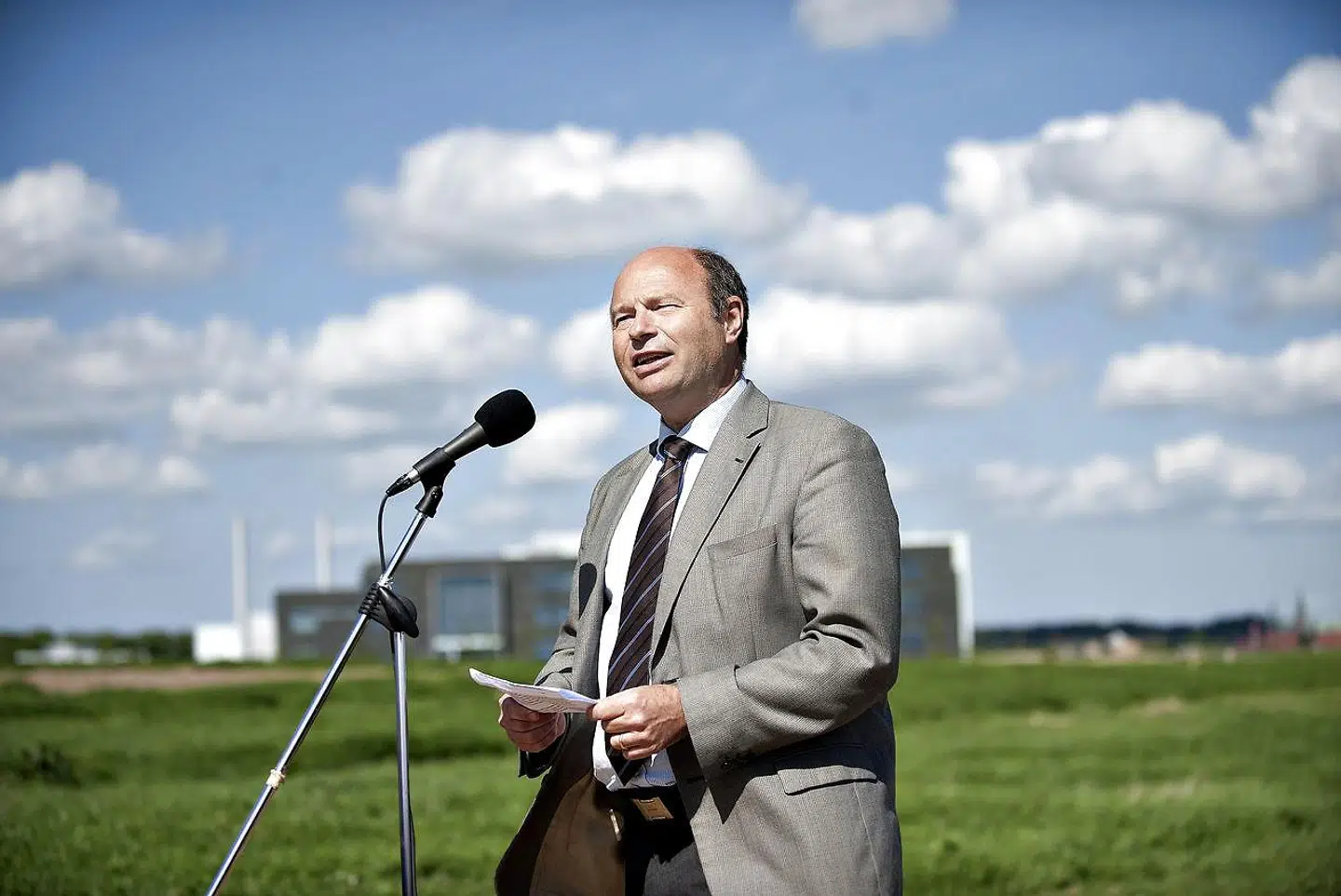 »Jeg håber derfor, at skatteministeren er på vej med at takke samtlige private virksomheder og deres 2,1 mio. medarbejdere for deres samlede skatte- og afgiftsbidrag til finansiering af vores fælles velfærd. Så får han takket for de 700 mia. kr. og ikke kun for de 72 mia. kr.,« skriver Peter Foss.