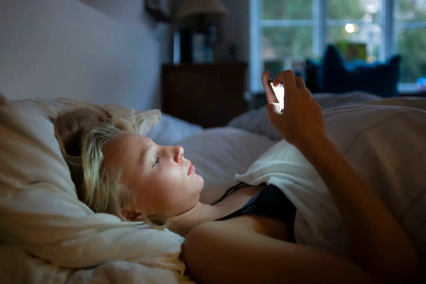 Næsten halvdelen af danskerne har søvnbesvær, viser en undersøgelse fra Sundhedsstyrelsen. Det er særligt de unge kvinder, der er generet af dårlig søvn.