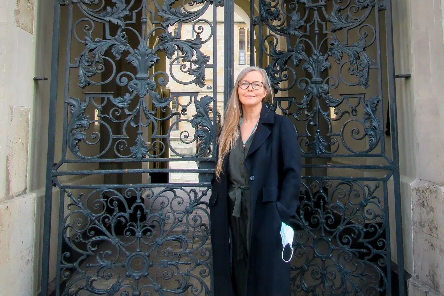 »Det, der reddede situationen, var, at Danmark lukkede ned 11. marts. Men det havde også sin pris,« skriver Astrid Iversen, professor i virologi og immunologi, Oxford University.