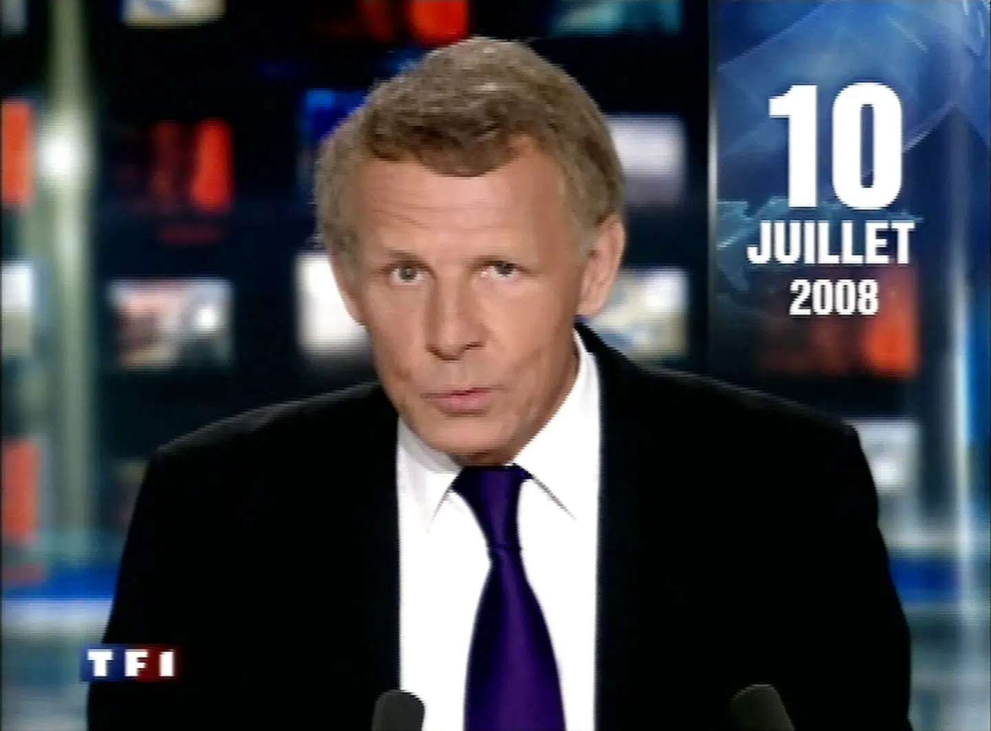 Patrick Poivre d'Arvor var gennem 21 år vært på tv-stationen TF1s populære aftennyheder. Her ses han under en udsendelse i 2008.