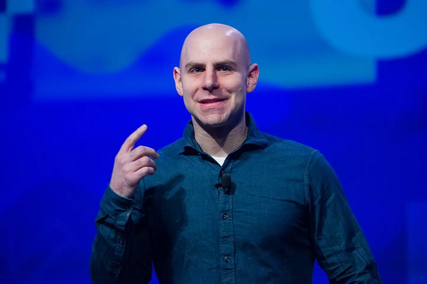 Organisationspsykologen Adam Grant kommer i sin nye bog ind på »glæden ved at tage fejl«. Fejl fører nemlig til, at man bliver klogere og gør tingene bedre næste gang.