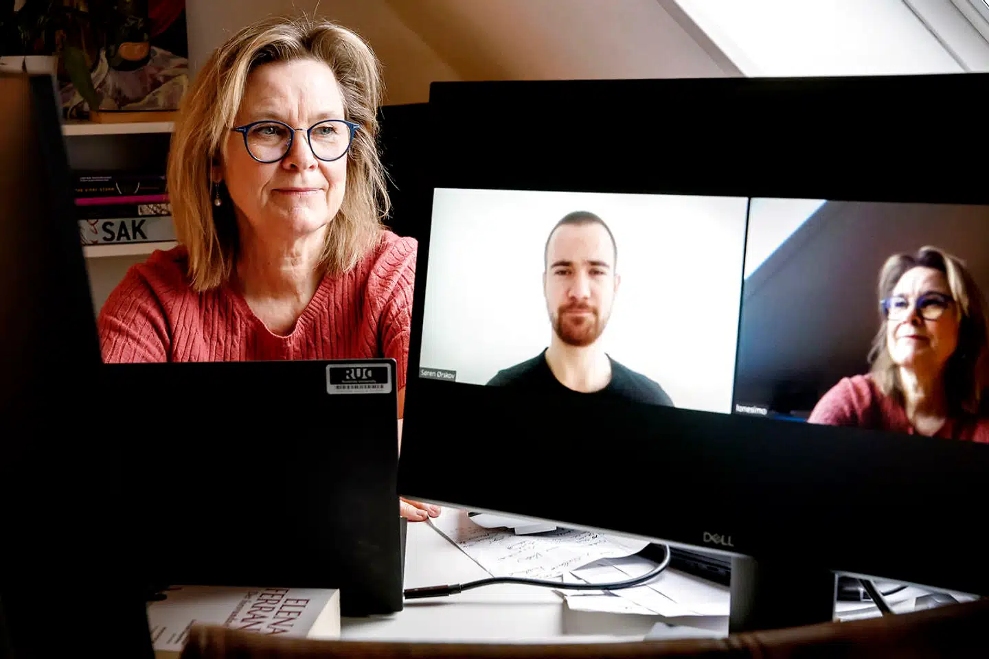 »Et nyt studie af patienter med milde eller asymptomatiske forløb tyder på, at senfølger kan blive et betydeligt problem. Vi mangler stadig at forstå omfanget af dette problem,« skriver Lone Simonsen og Søren Ørskov.