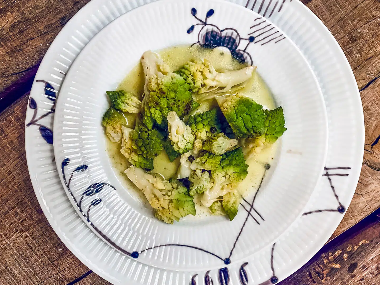 Romanescokål i pebersauce.