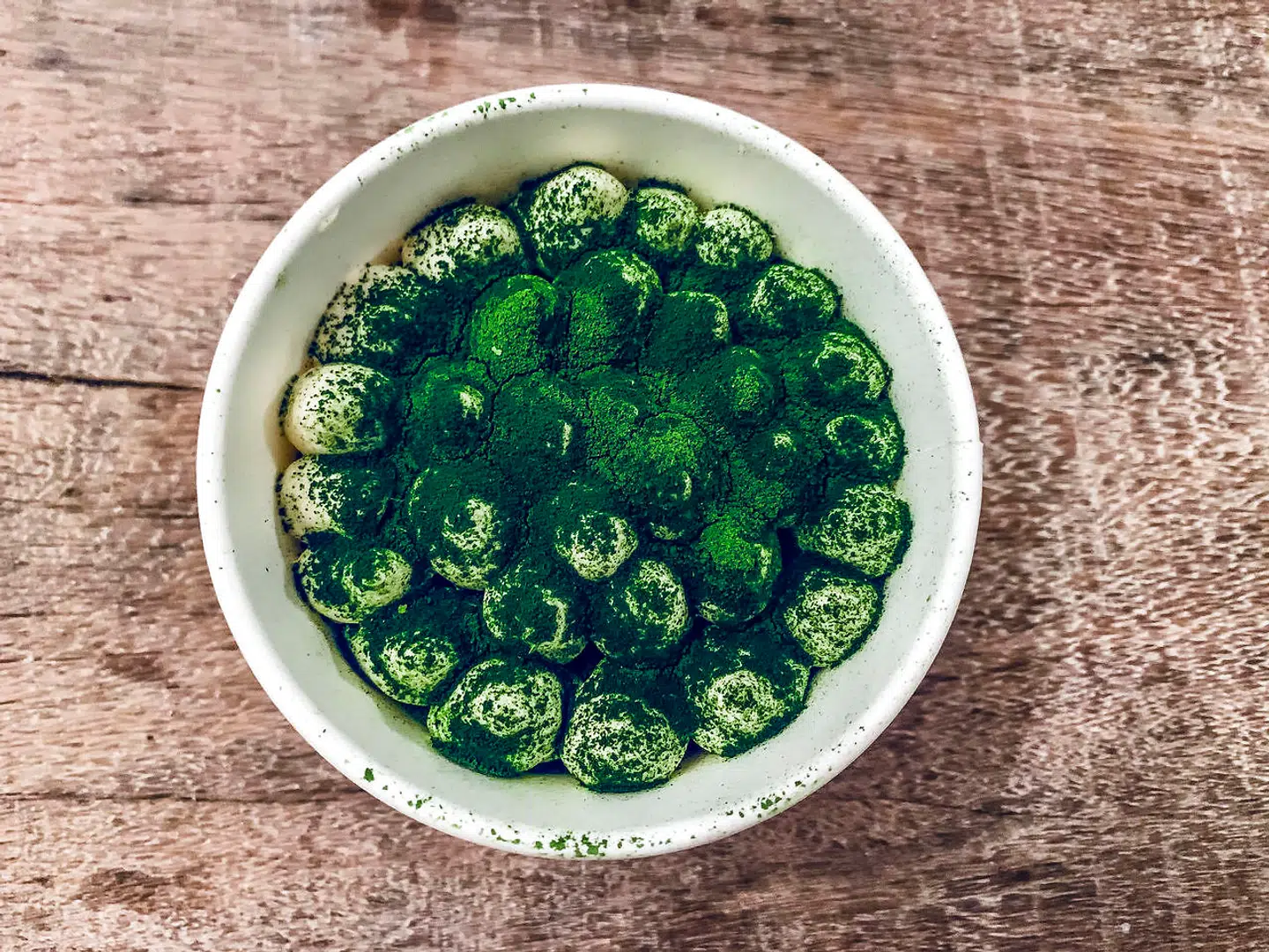 Tiramisu lavet med grøn matcha te i stedet for kaffe og kakao.