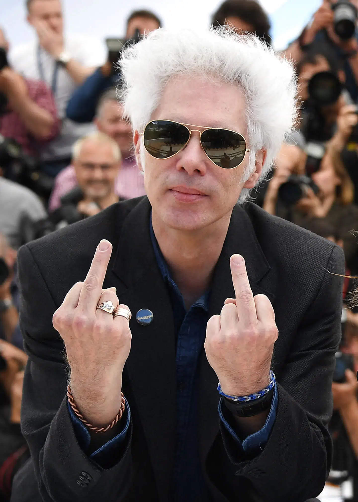 Filmen »Permanent vacation« af Jim Jarmusch, handler ikke om så meget andet end det allervigtigste, mener Christina Hagen. På foto: Jim Jarmusch giver fingeren til den samlede presse i Cannes i 2016 i forbindelse med pressemødet for hans film »Gimme Danger«.