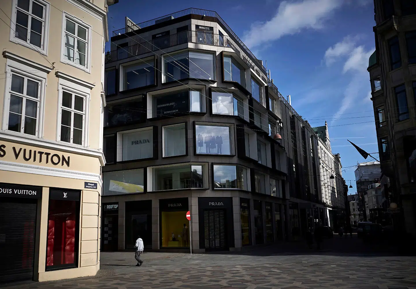 »Hvordan aflærer vi vores coronavaner, så vi kan komme tilbage til den tilværelse, vi kender?« spørger Neela Maria Sris.