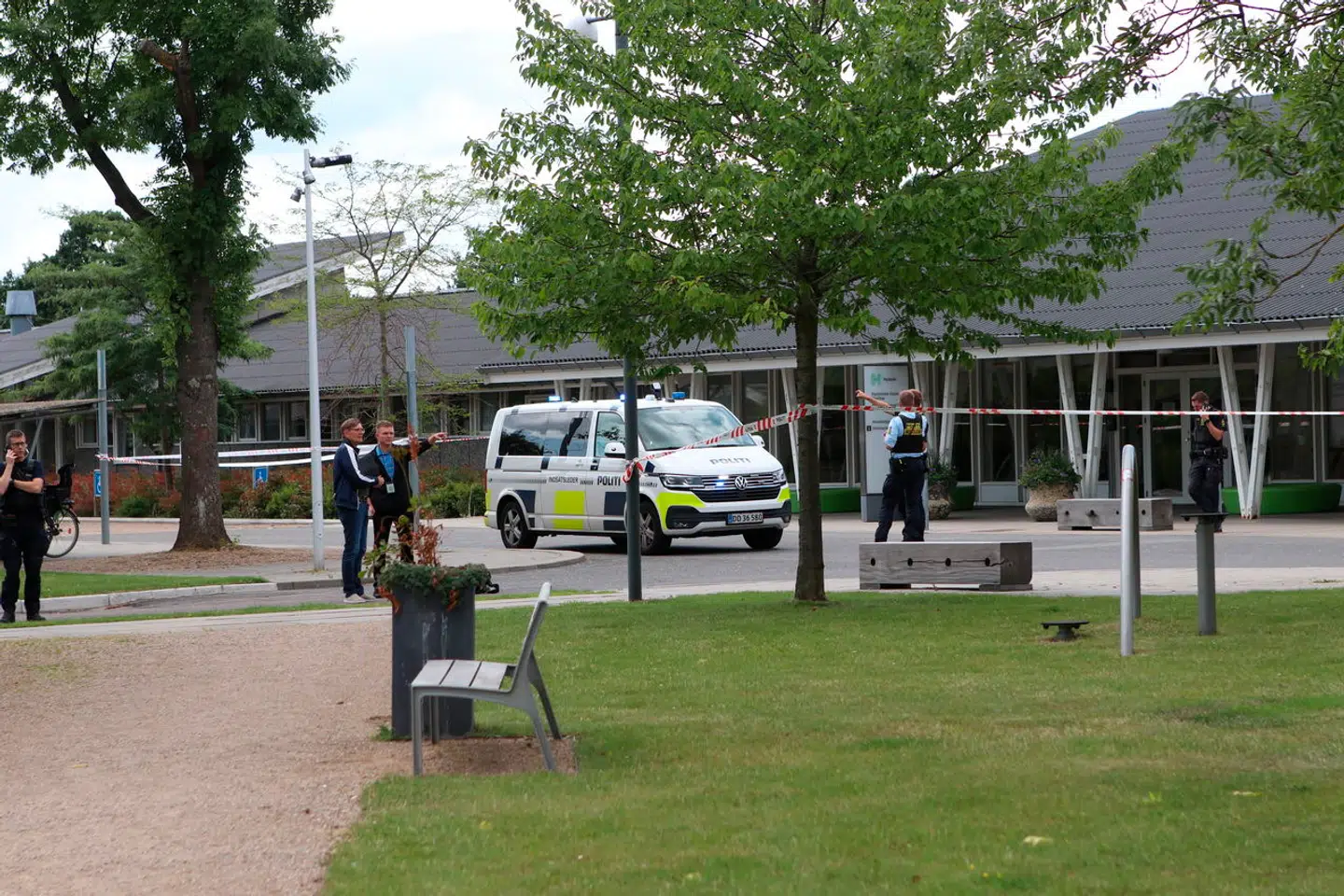 Politiet var fredag massivt til stede ved Psykiatrisk Center Glostrup på Brøndbyøstervej i Brøndby.