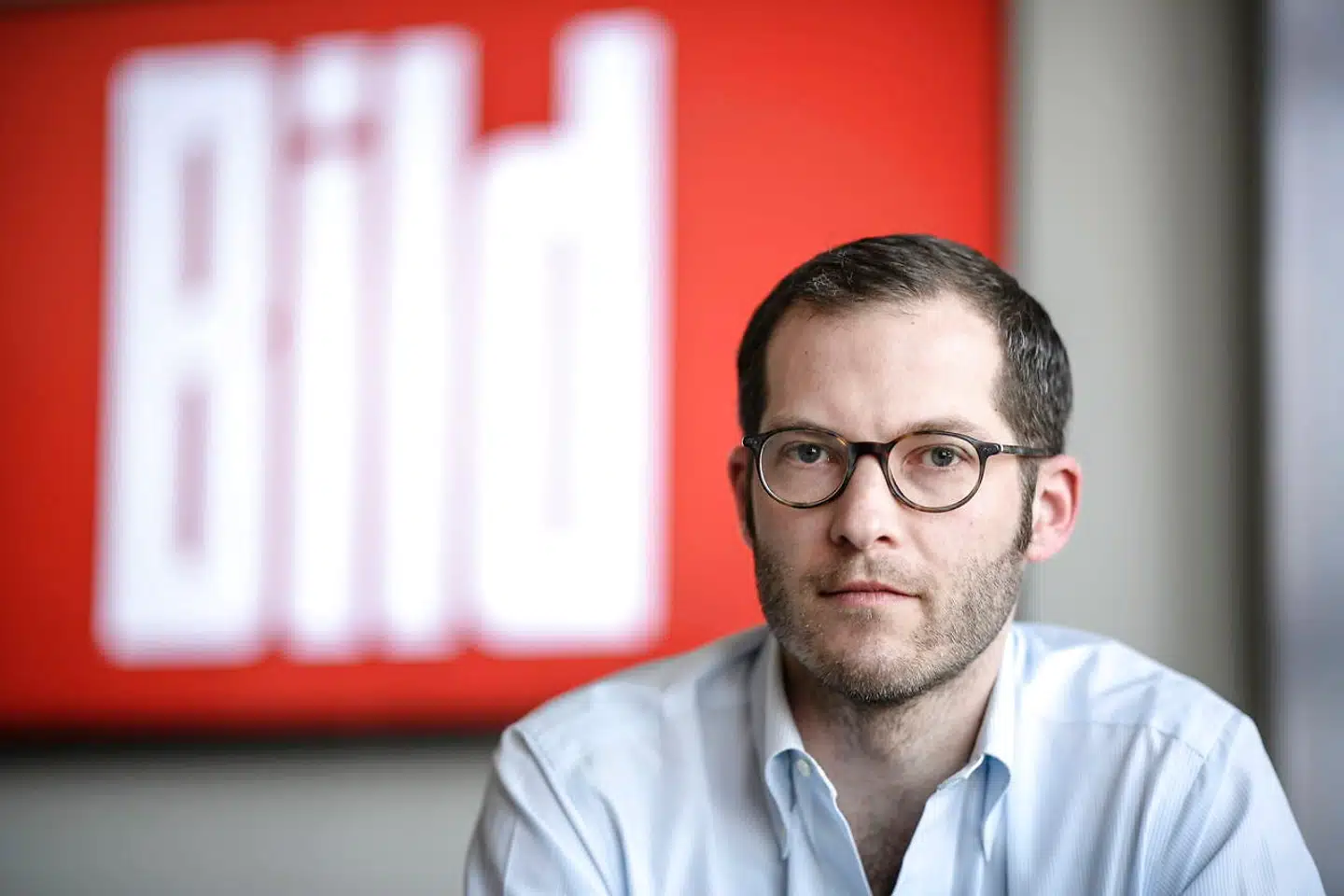 Den 40-årige Bild-chefredaktør, Julian Reichelt, afviser anklager om at have udnyttet sin magt over for unge kvindelige ansatte.