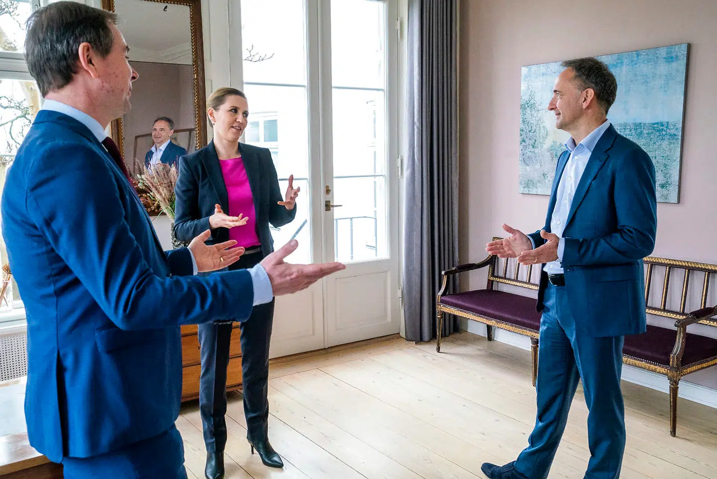 Bestyrelsesformanden for Mærsk og Siemens, Jim Hagemann Snabe (t.h.), har sagt ja til at blive formand for partnerskabet. Tirsdag præsenterede han planerne sammen med statsminister Mette Frederiksen og finansminister Nicolai Wammen (t.v.) for Berlingske på Marienborg.