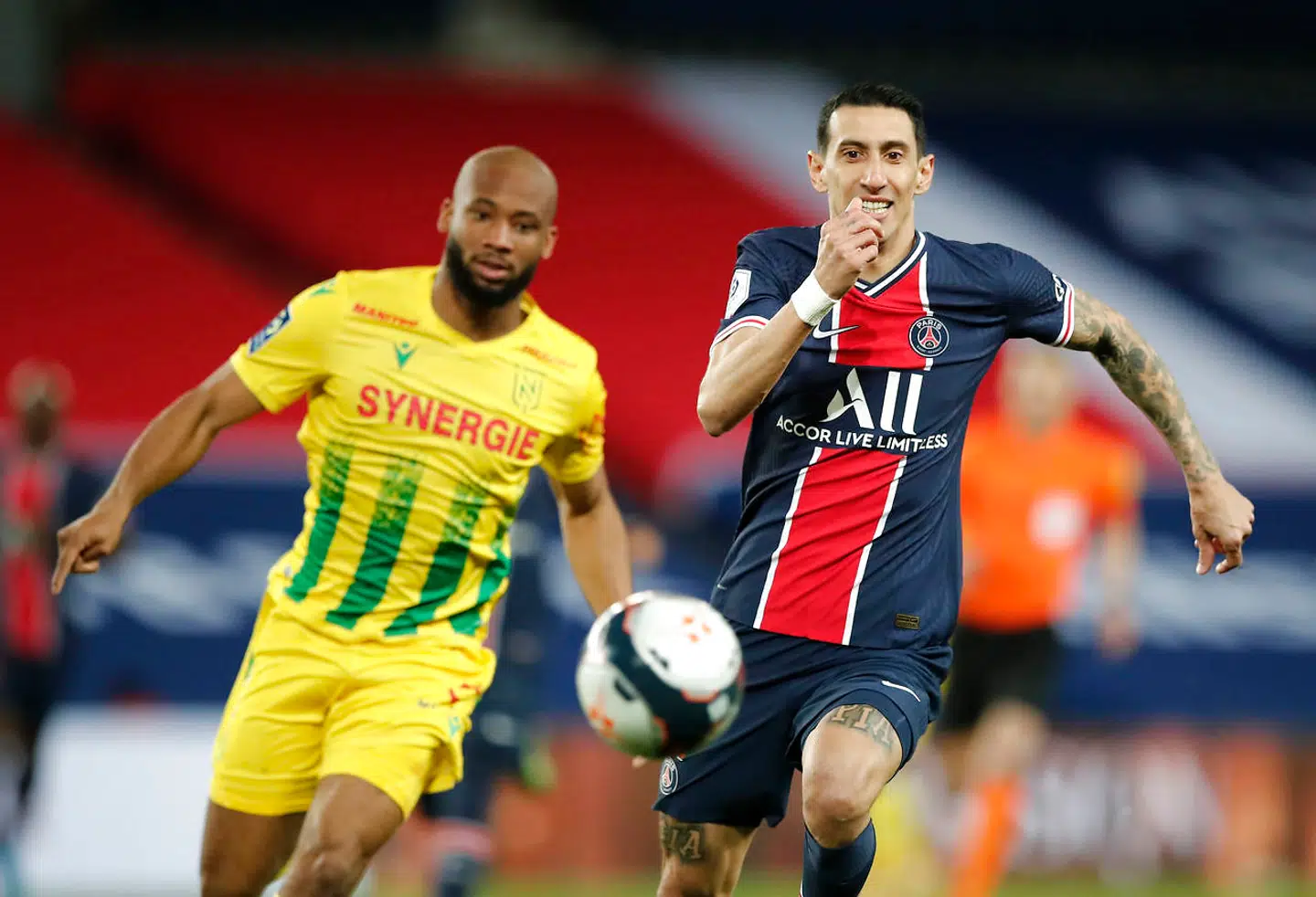 Angel Di Maria blev udskiftet under weekendens kamp mod Nantes, efter at hans familie under kampen blev udsat for et røveri.