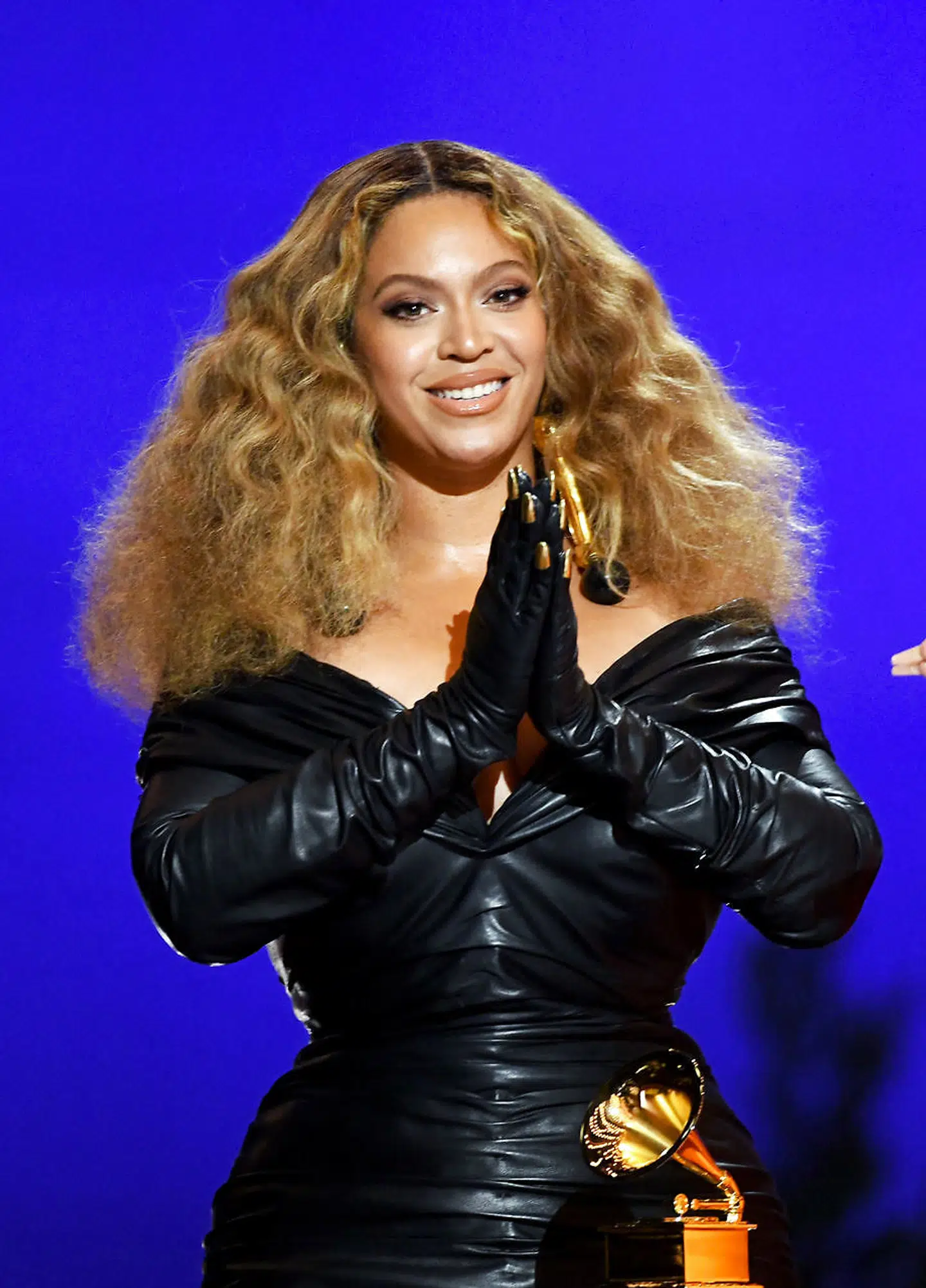 Beyonce vandt fire priser og har nu i alt modtaget 28 Grammy-priser. Dette gør hende til den mest vindende kvinde i Grammy-uddelingens historie.