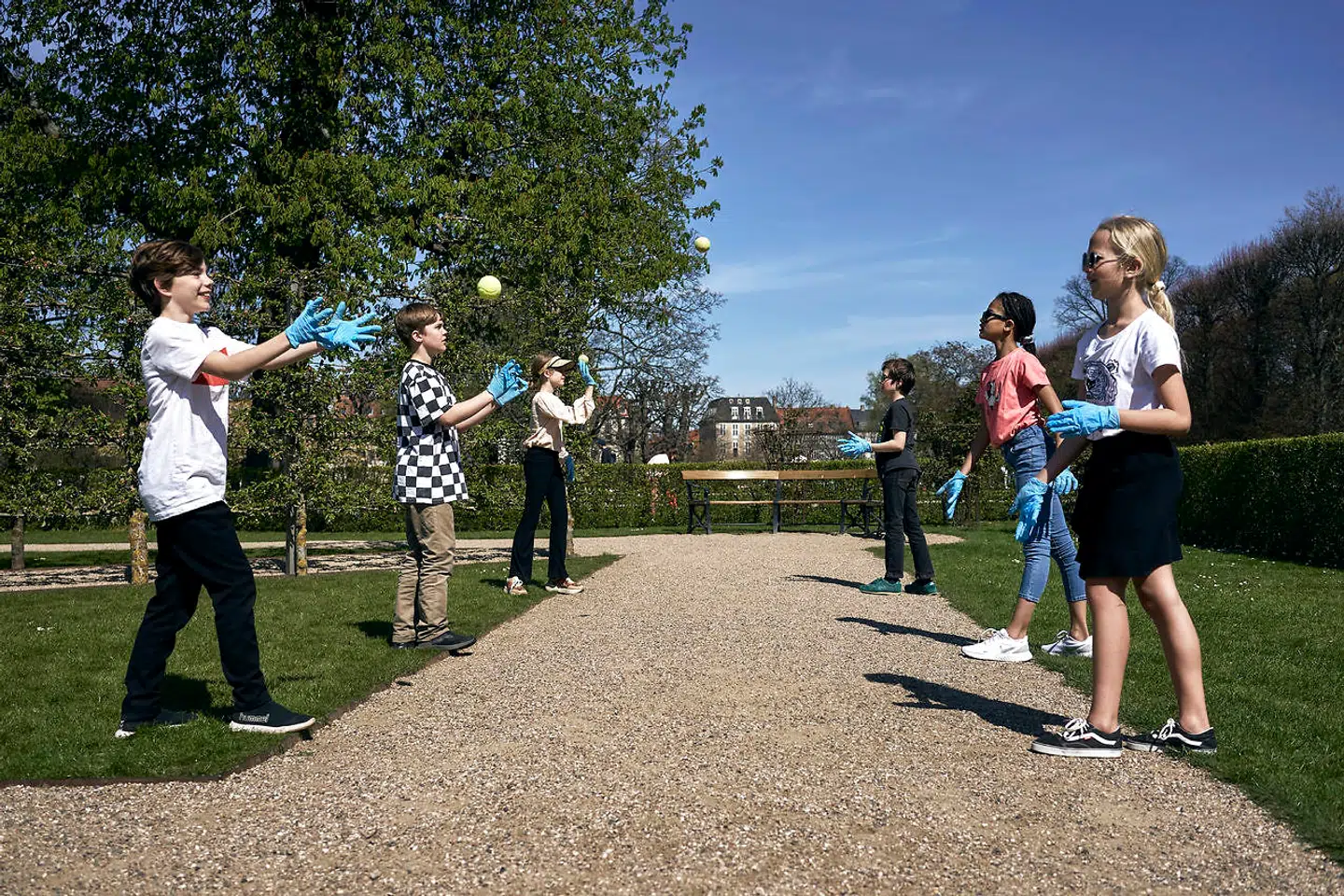 Elever fra 5. til 9. klasse i hovedstadsområdet skal fra i dag af møde en gang om ugen til undervisning udendørs.