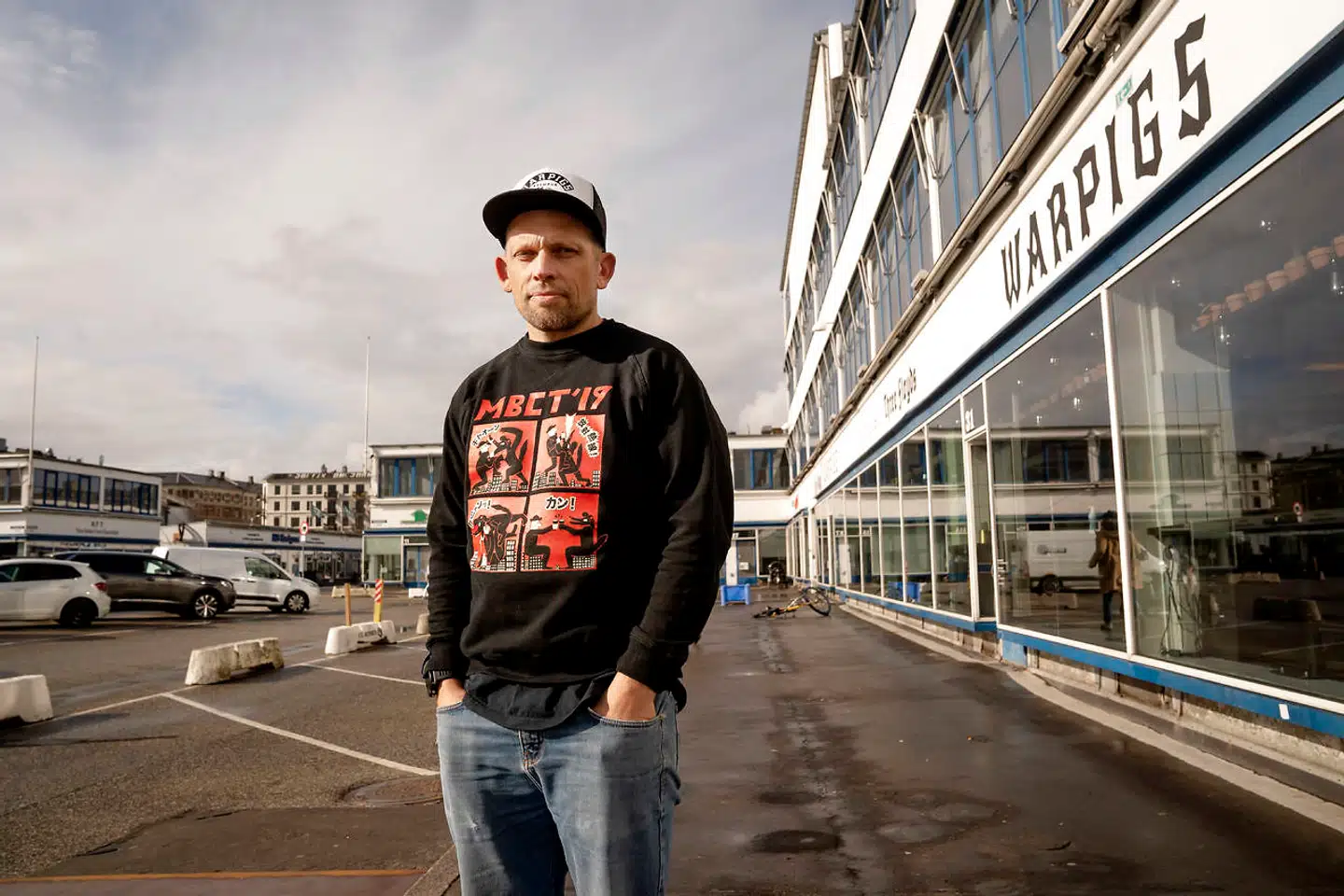 Det er den værst tænkelige timing, at der fra maj skal graves op uden for Mikkeller Warpigs i Kødbyen, fortæller Jacob Gram Alsing, Chief Operations Officer hos Mikkeller. Det sker i forbindelse med et større tunnelarbejde i dele af Kødbyen.