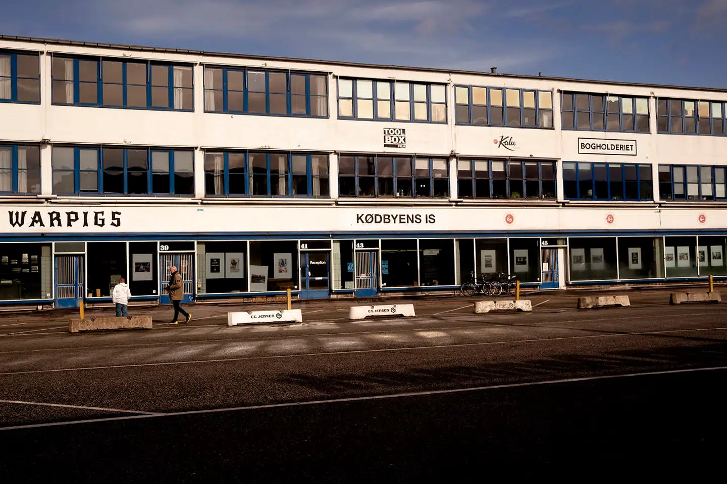 I forbindelse med tunnelarbejdet skal asfalten på fortovet fræses af, og der skal graves mindst en meter ned på ydersiden af fortovet langs restauranterne og butikkerne. Samtidig skal et areal på op til syv meter fra facaderne vil være afspærret for at have plads til maskinerne.