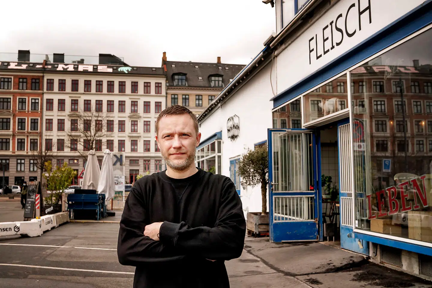 I Slagterboderne er den udvendige del af tunnelrenoveringen blevet udskudt til 2022. Derfor kan restauranter som Fleisch fortsætte med udeserveringen som normalt. Medejer Jannick Filitzanidis Banner regner dog ikke med at slippe uden gener. Han mener også, det vil påvirke Kødbyen som helhed, at der er byggerod få meter væk.