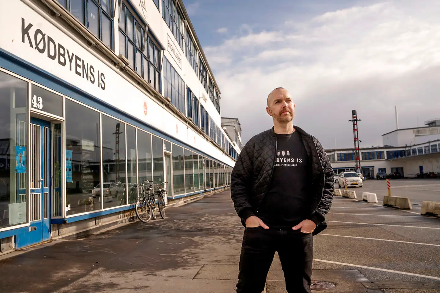 Mikael Danvad fra Kødbyens Is er ikke i tvivl om, at renoveringen kommer til at påvirke forretningen. Til gengæld mener han, det er et plaster på såret, at de kan få lov til at flytte udeserveringen.