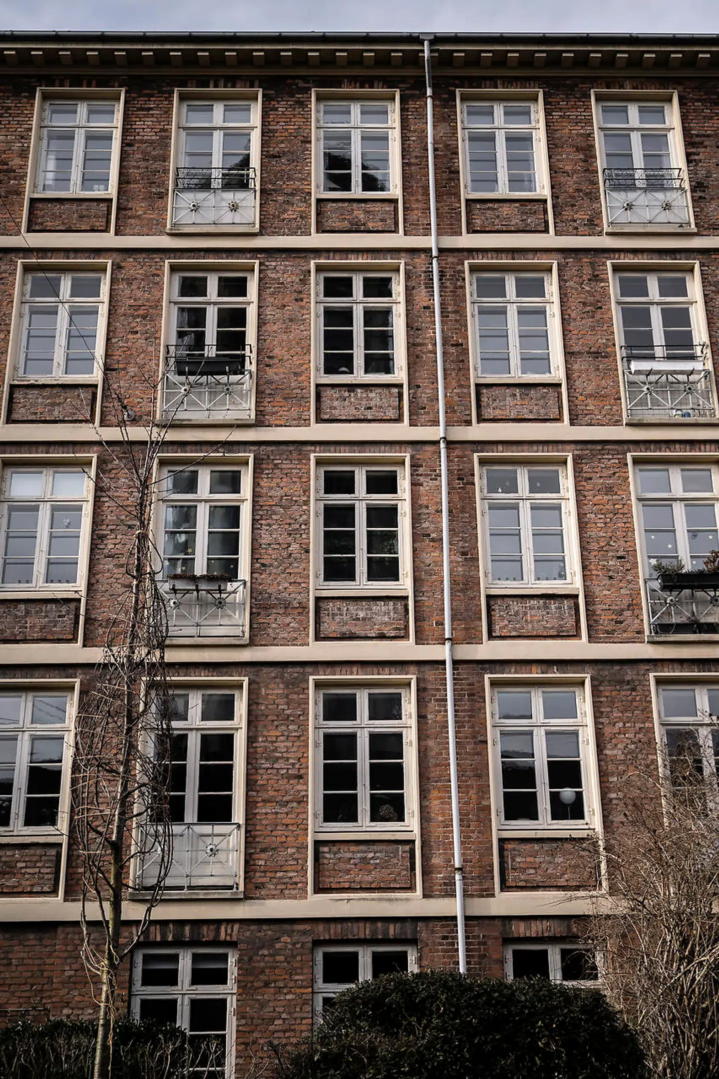 Johannes V. Jensen, der er forfatter til værket »Kongens Fald«, boede i Rahbekshus i 1944, da han modtog Nobelprisen i litteratur. Her ses bygningen.