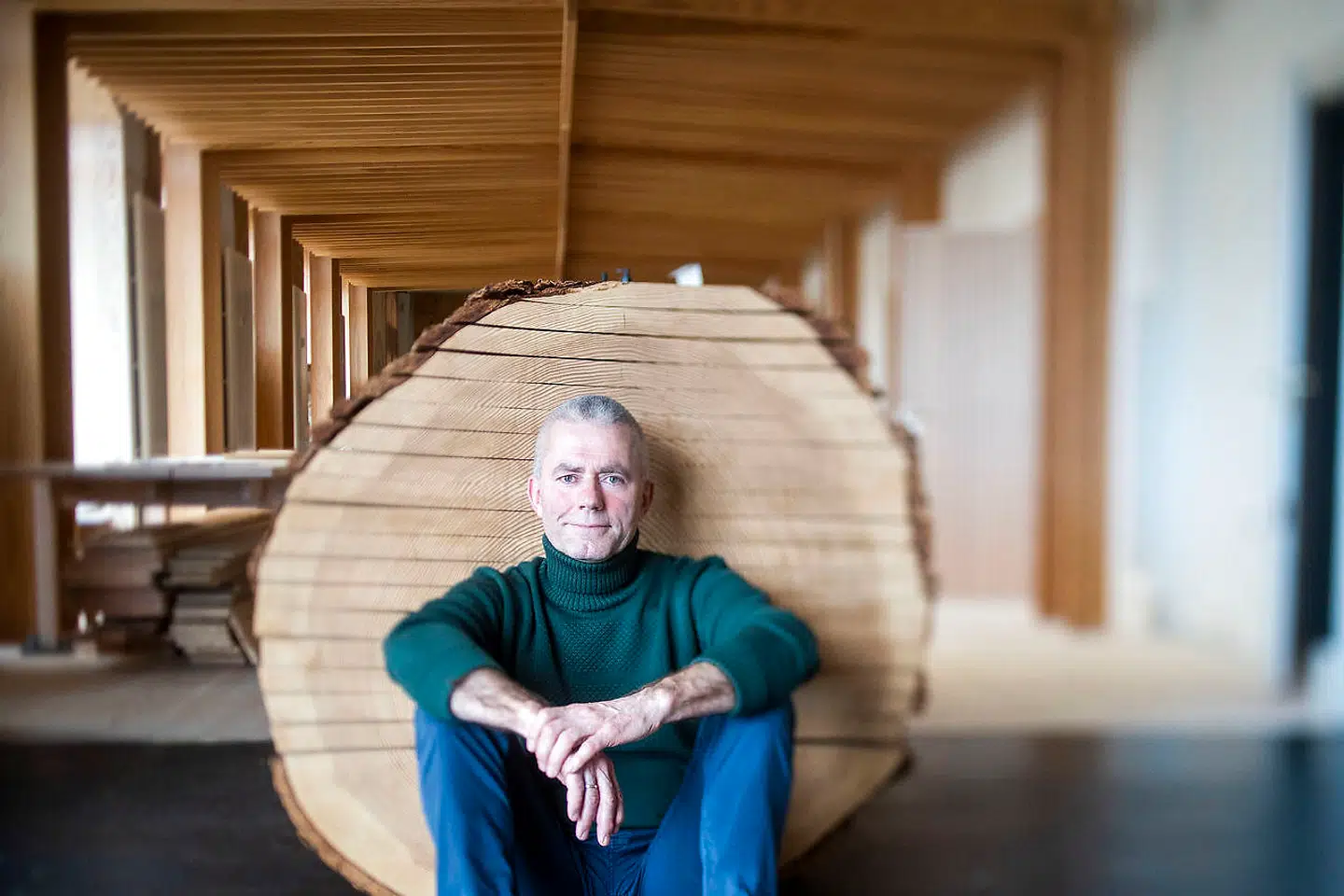 »Denne her form for »tvangs-arv« er ikke altid en løsning, når man skal forsøge at kigge ind i en fremtid med en udvikling, der tegner til at være meget anderledes end hidtil,« mener Thomasen Dinesen, der er fjede generation i design-og gulvfirmaet Dinesen.