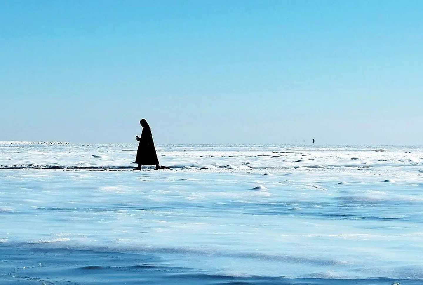 Arkivfoto. Den iskolde New England-vinter strømmer ind af vinduerne på den gamle amerikanerbil, som Eileen kører rundt i store dele af romanen.