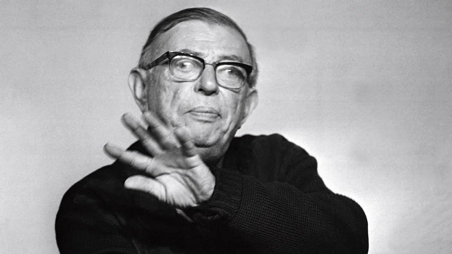 »En intellektuel er en, der blander sig i noget, der ikke kommer ham ved,« mente den franske filosof Jean-Paul Sartre. Arkivfoto.