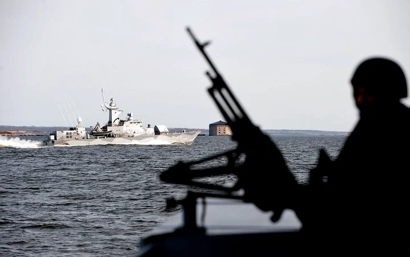 Flere netbaserede søfartstjenester viste ni svenske krigsskibe i en militærøvelse, men det byggede på forfalskede data fra ukendte gerningsmænd. Her ses korvetten »HMS Malmö«.