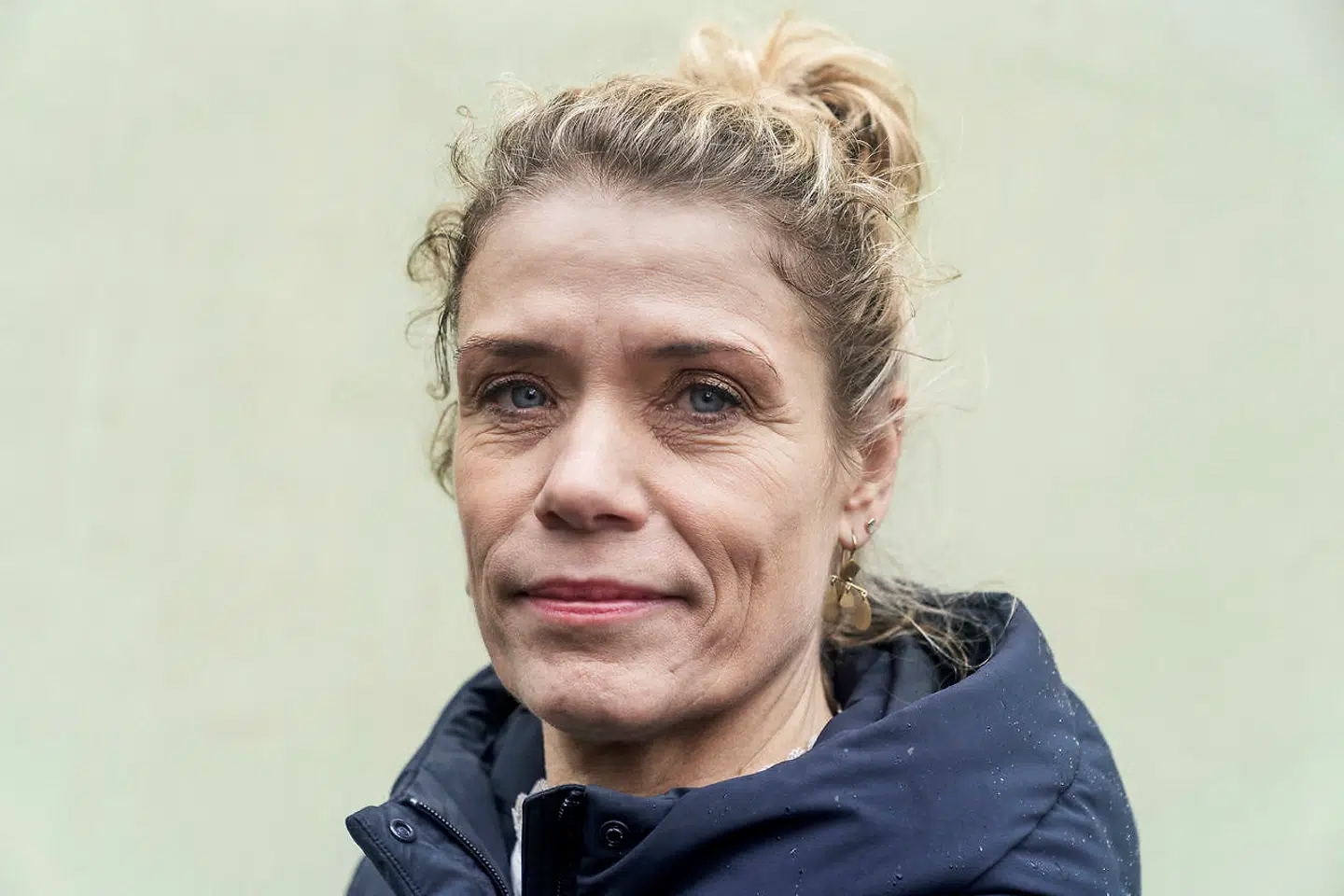 Lise Ammitzbøll La Cour synes især ikke, at det er tilfredsstillende, at 9.-klasser får en dags udendørsundervisning om ugen. » I undervisningshenseende synes jeg, at det er deciderede tarvelige forhold, vi byder både elever og lærere,« siger hun.