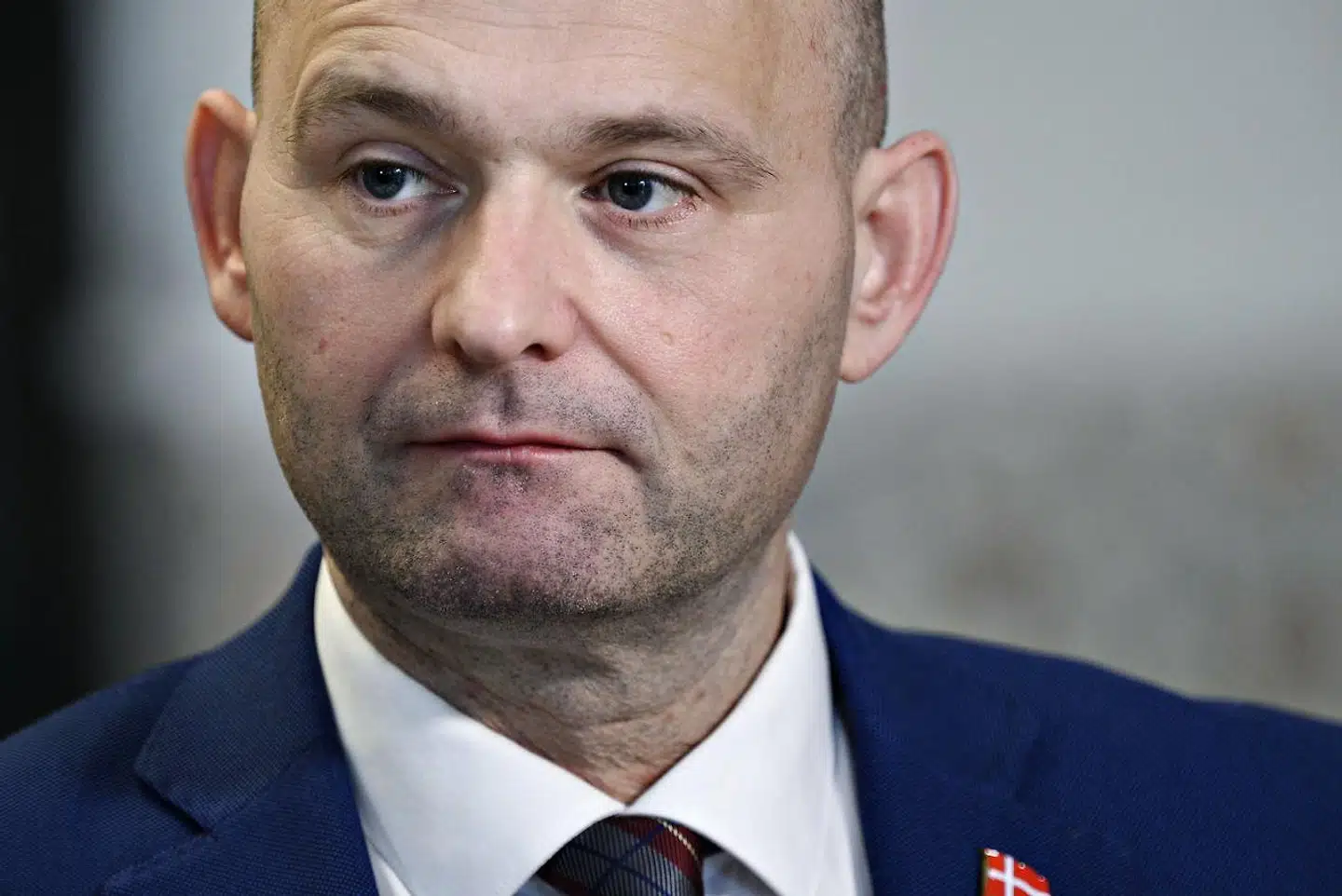 »Jeg er enig med Pape i, at vi skal have en langsigtet strategi for en gradvis genåbning af samfundet. Men planen må være holdbar og sundhedsfagligt forsvarlig. Vi har set for mange eksempler på lande, der har måttet tilsidesætte eller udskyde genåbningsplaner,« skriver Nicolai Wammen.