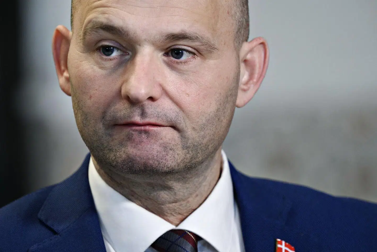 »Jeg er enig med Pape i, at vi skal have en langsigtet strategi for en gradvis genåbning af samfundet. Men planen må være holdbar og sundhedsfagligt forsvarlig. Vi har set for mange eksempler på lande, der har måttet tilsidesætte eller udskyde genåbningsplaner,« skriver Nicolai Wammen.