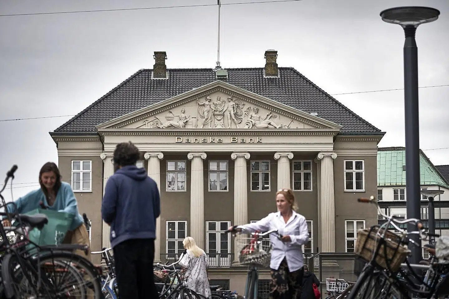 »Det er afgørende, at finansielle virksomheder og særligt SIFIer ledes af kompetente folk, der har tid til at løse den store opgave. Vælger man at træde ind i bestyrelsen af et SIFI, begrænser det, hvor mange andre bestyrelsesposter man kan have,« skriver Rikke-Louise Ørum Petersen og Tobias Thygesen.