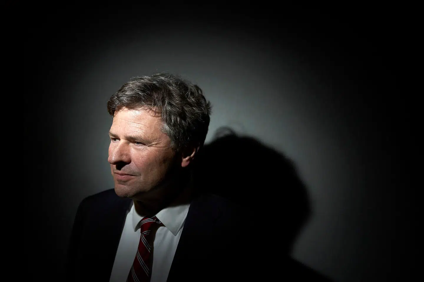 Jesper Berg, direktør i Finanstilsynet, mødte massiv modstand fra sine døtre, da Berlingske i begyndelsen af februar ville fotografere ham. Han har vist stadig ikke været til frisør. Her er han fotograferet inden coronakrisen.