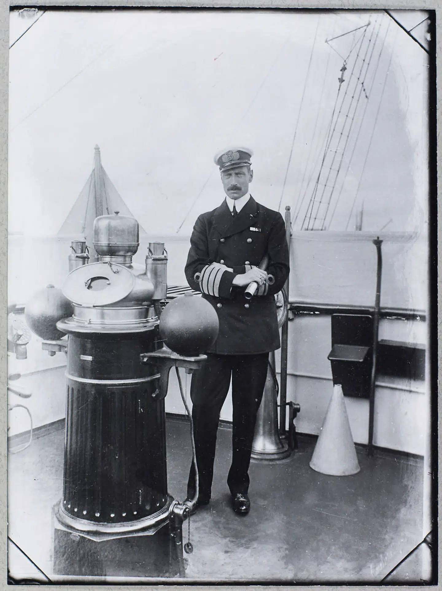 På forsiden af »Æra – Mød historien!« ses Christian 10. i genforeningsåret, 1920. Man kan læse om kongen i Hans Schultz Hansens artikel om Genforeningen og sønderjyden H.P. Hanssen i magasinet »Æra – Mød historien!«. Artiklen er genbrug fra Hans Schultz Hansens biografi om H.P. Hanssen fra 2018.