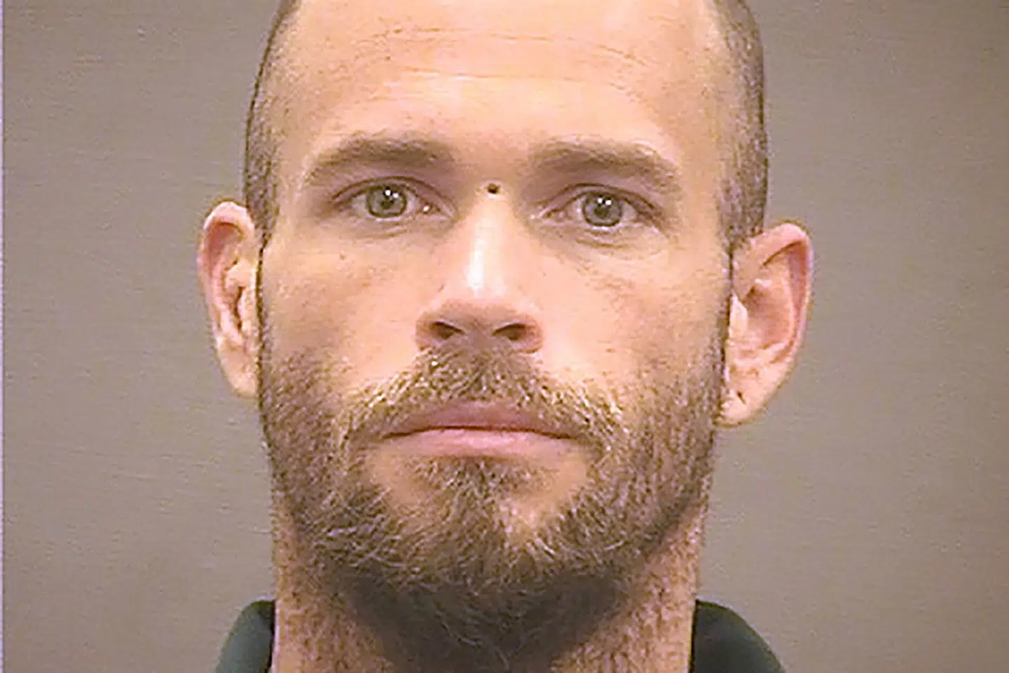 »Q Shaman« er stort set uigenkendelig uden de karakteristiske horn og ansigtsmaling.