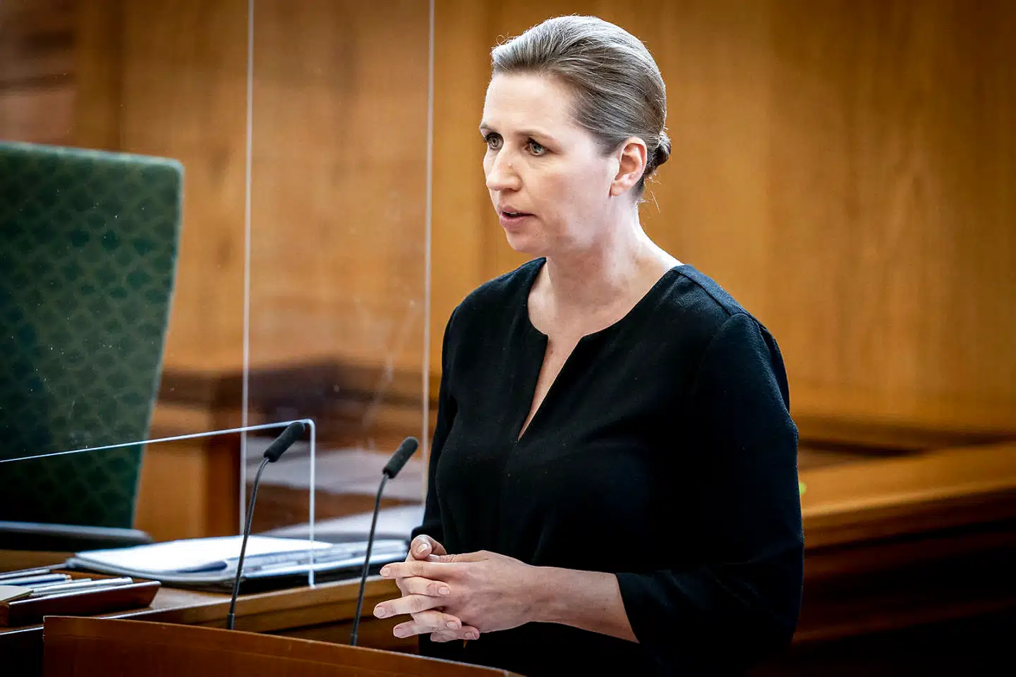 Har statsminister Mette Frederiksen brudt Grundloven ved ikke at orientere Folketinget om den aftale, hun ville indgå med Israel og Østrig?