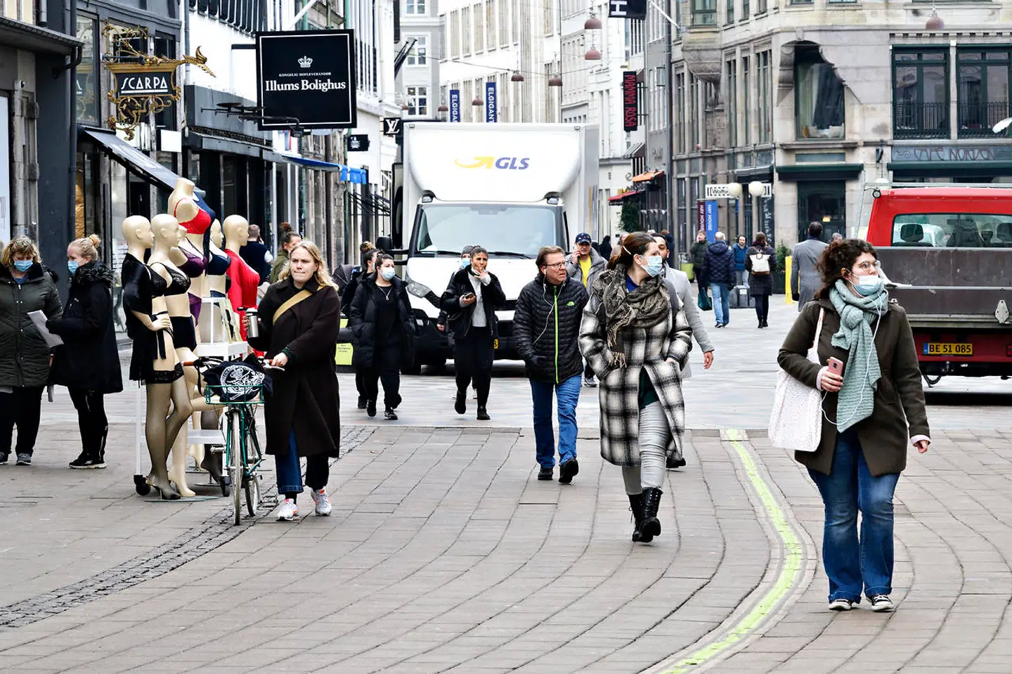 Restriktioner er tilsyneladende et effektivt værktøj, når det gælder om at forhindre den sydafrikanske coronavariant, B.1.351, i at sprede sig. Billedet er fra Strøget i København.