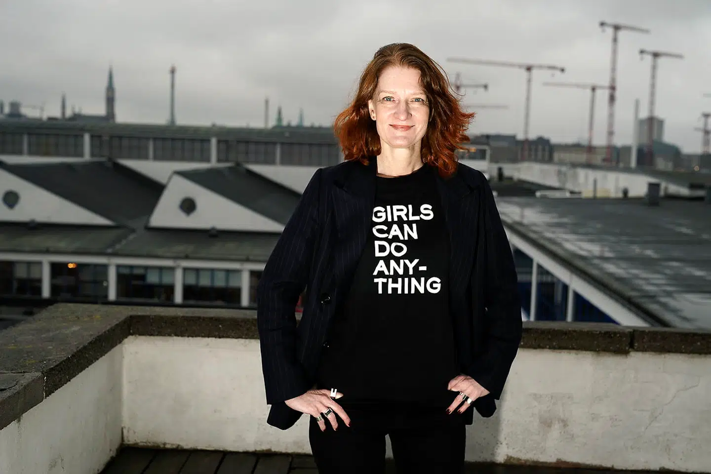 Journalist og debattør Karen Bro mener, at #metoo har givet os et fælles sprog for grænseoverskridende adfærd, samtidig mener hun, at det er væsentligt, at den ældre generation siger til den yngre »vi har jeres ryg«.