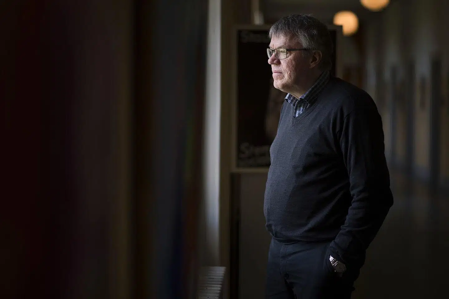 »I mange år var det god tone i den offentlige sektor at afholde sig fra at sige, at »sådan plejer vi at gøre«, for »plejer var død«. Moralen i de to bøger om topledelse er, at fornyelse kun kan ske gennem en topledelse med dyb erfaringsbaseret viden om, hvordan man »plejer« at gøre på det område, som skal ledes,« skriver Peter Nedergaard.