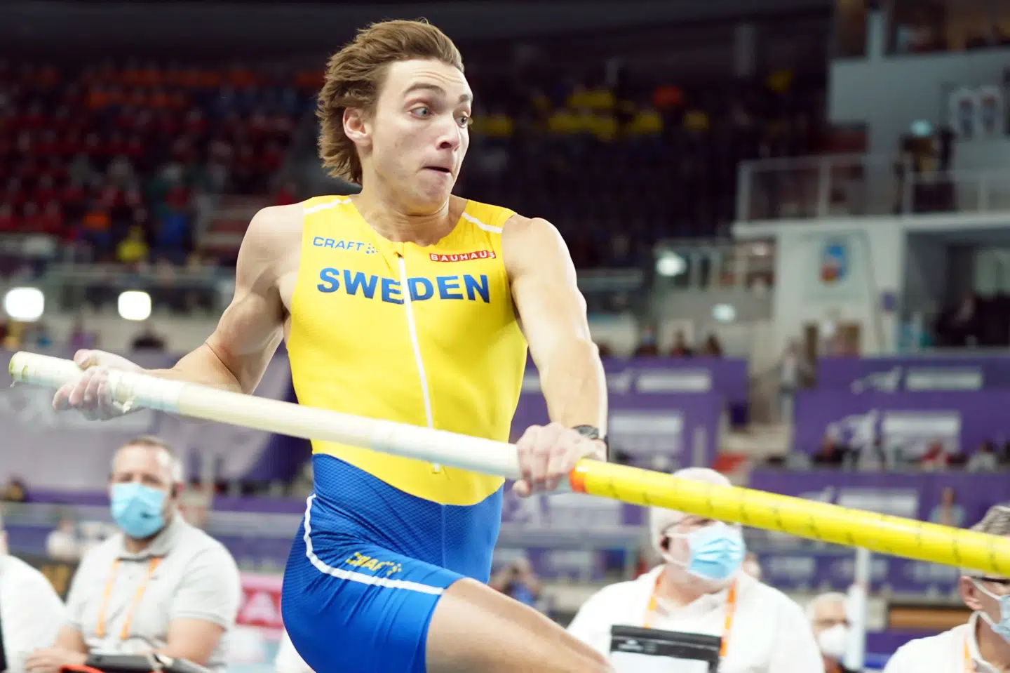 Den svenske stangspringer Armand Duplantis vandt guld ved indendørs atletik-EM i Polen søndag. Aleksandra Szmigiel/Reuters