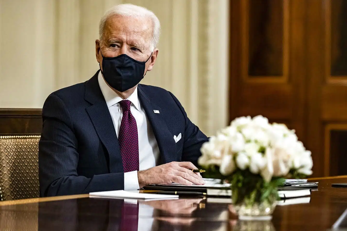 Joe Biden har mødt kritik for at beskyldeTexas guvernør, Greg Abbott, for at besidde en »neanthertaler opfattelse«, da at guvernøren har udtalt, at Texas bør åbne mere op.