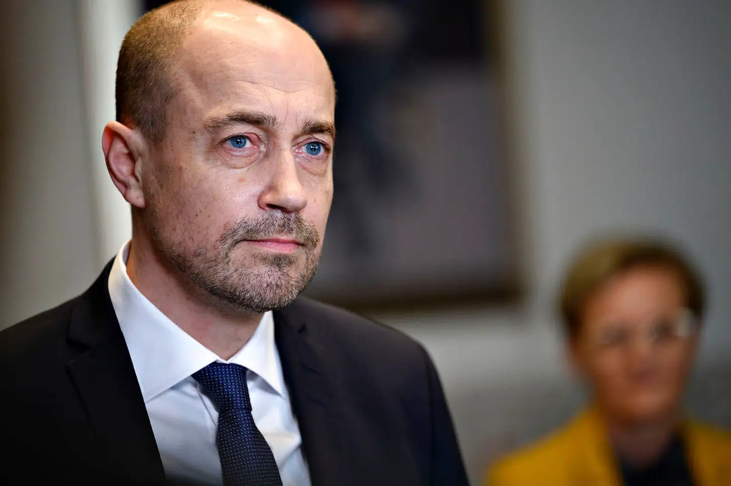 Sundhedsminister Magnus Heunicke (S) og hans ministerium gik pludselig ind i sagen om en række slettede e-mail i Statens Serum Institut. Bagefter blev centrale oplysninger til offentligheden fjernet fra en pressemeddelelse.