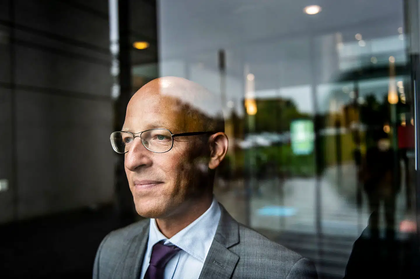 Professor i finansiering på Copenhagen Business School Jesper Rangvid er eksperten fra finanskrisen. Han fremhæver, at vi har gode muligheder for at komme hurtigere ud af coronakrisen end det var tilfældet med finanskrisen, men det kræver, at udrulningen af vaccinerne kommer til at ske hurtigst muligt.