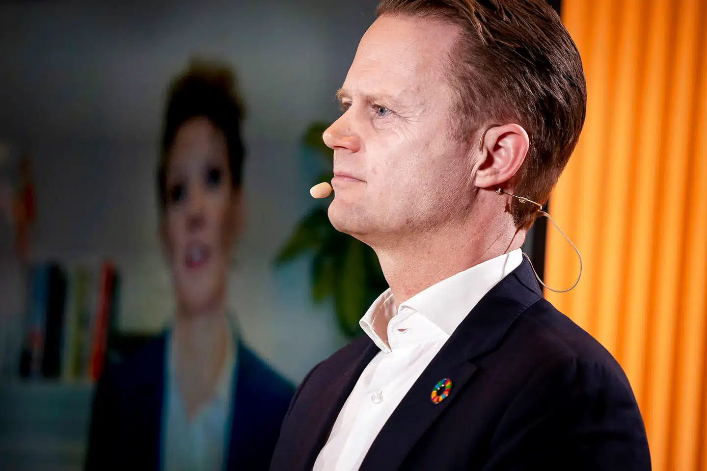 Danmark har allerede en særlig ambassadør, nemlig tech-ambassadøren. Stillingen blev besat udefra, men valgte vi en ansøgerrunde. En sådan runde vil regeringen kunne afskaffe, hvis de vil ansætte politikere til jobbet.