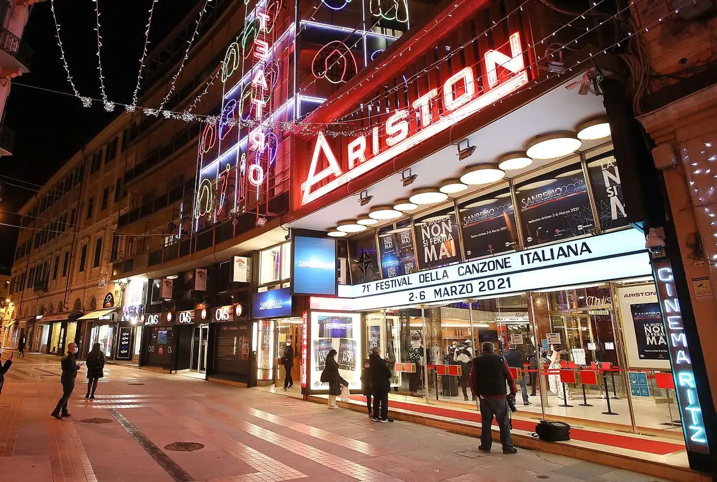 Der er på grund af covid-19-pandemien ikke noget publikum på sæderne i Ariston-teateret, hvor San Remo-festivalen afholdes. Ellers er alt, som det plejer at være og nu har været i 71 år.
