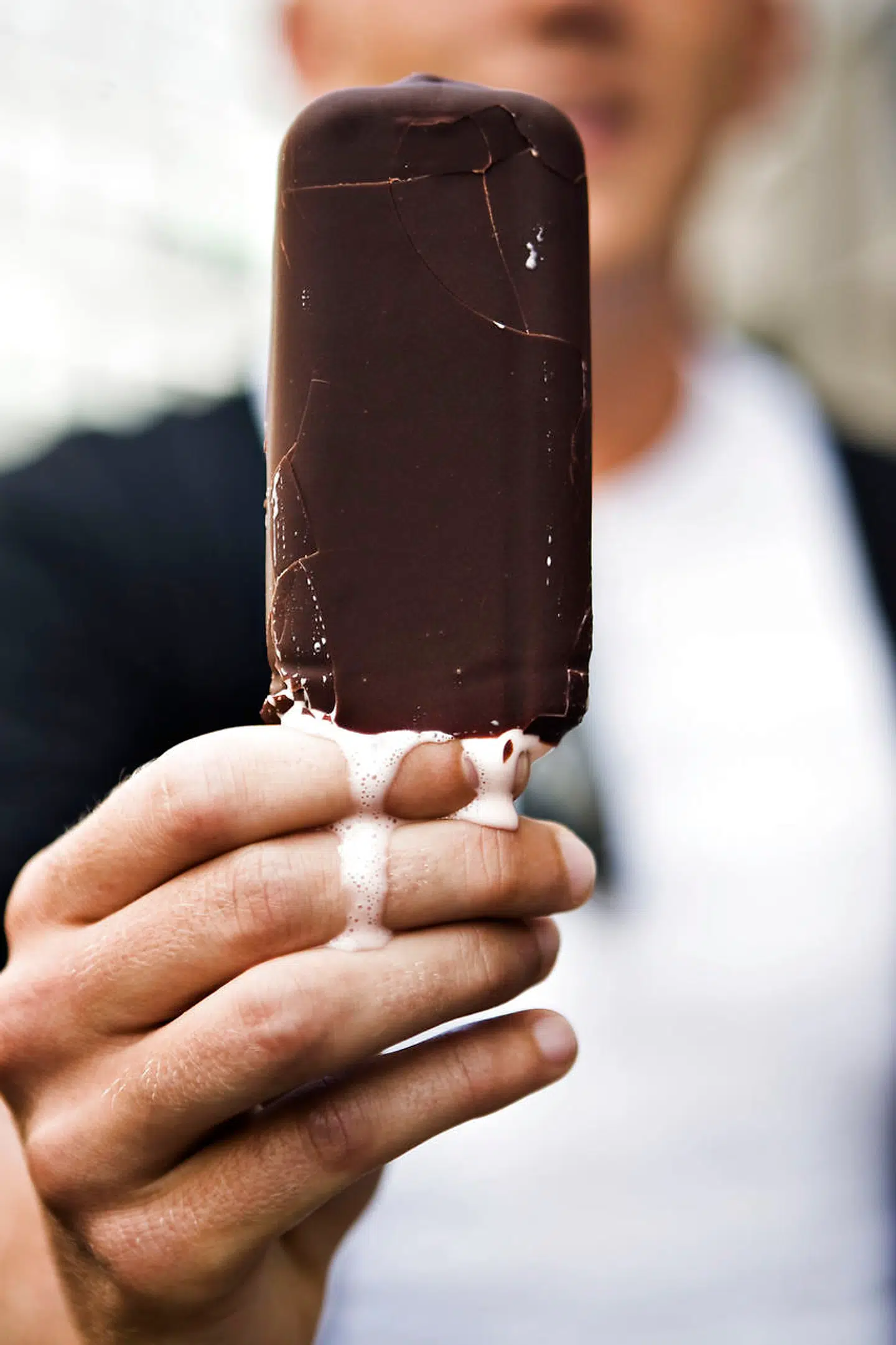 Hos Frisko og Premier Is vil en »Kæmpe Eskimo« fremover hedde »Solbær Stang« henholdsvis »Kæmpe Solbær«.