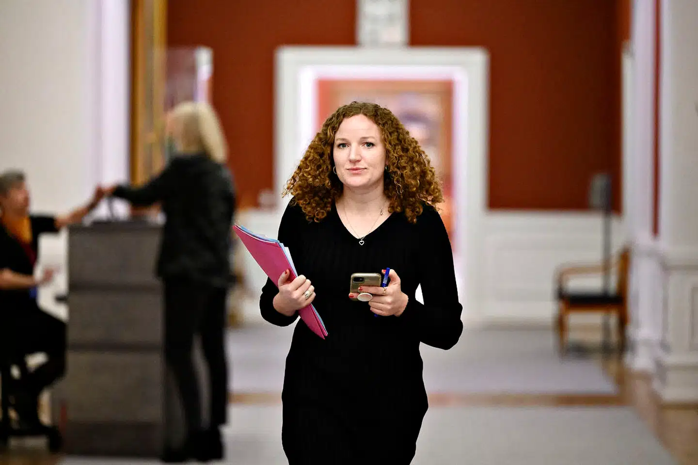 Rosa Lund (EL) på vej til samråd med justitsminister Nick Hækkerup. Enhedslisten opfordrer sammen med Socialistisk Folkeparti og De Radikale til, at Danmark hjemtager de 19 danske børn.