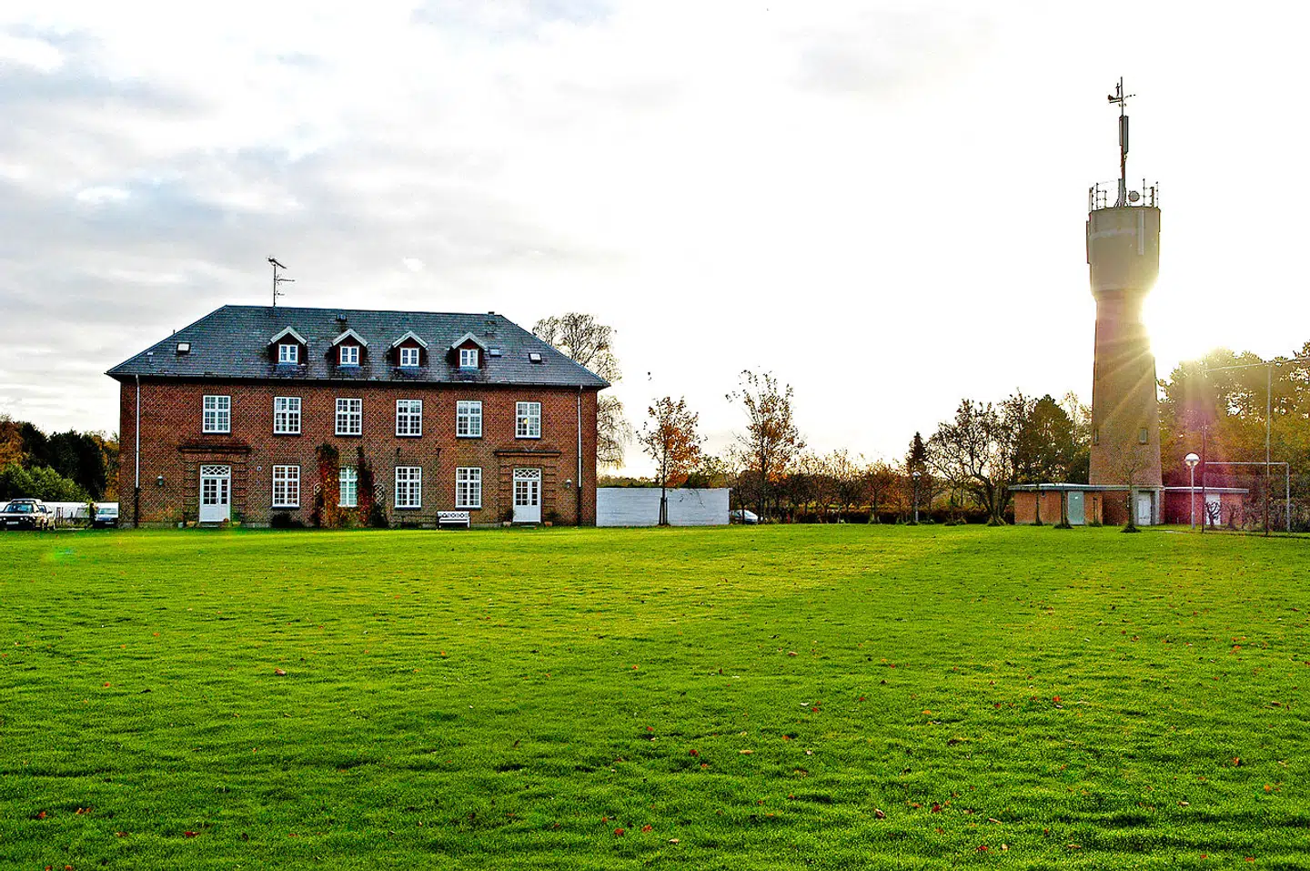 Videoer, som TV 2 har offentliggjort, viser trusler og hårdhændet behandling rette mod unge drenge på børnehjemmet Godhavn.