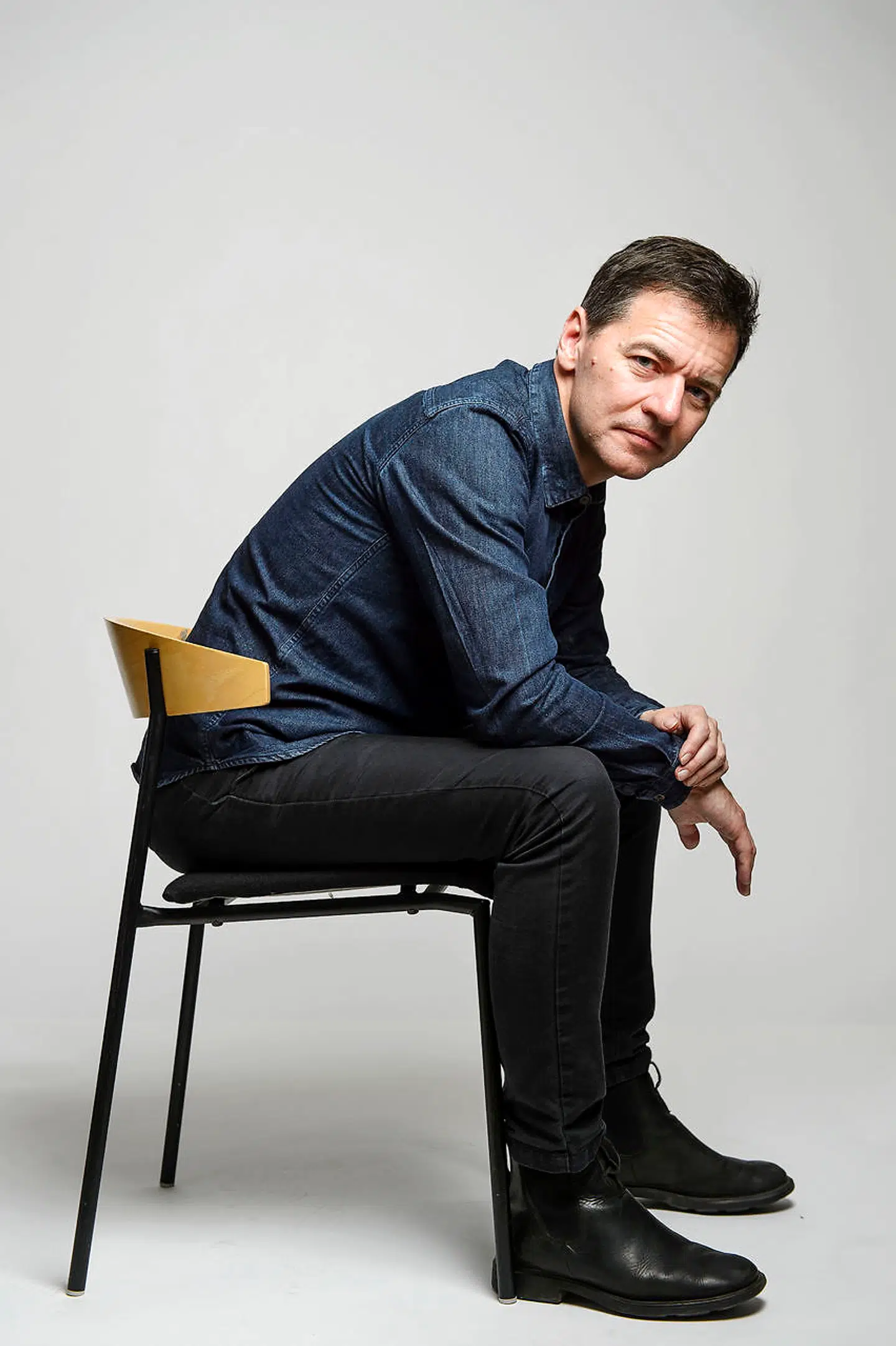 »Det er jo bare en idé, der skal tages med godt humør. Det er en app, der er lavet af mænd for at hjælpe mænd,« siger Oliver Zahle.