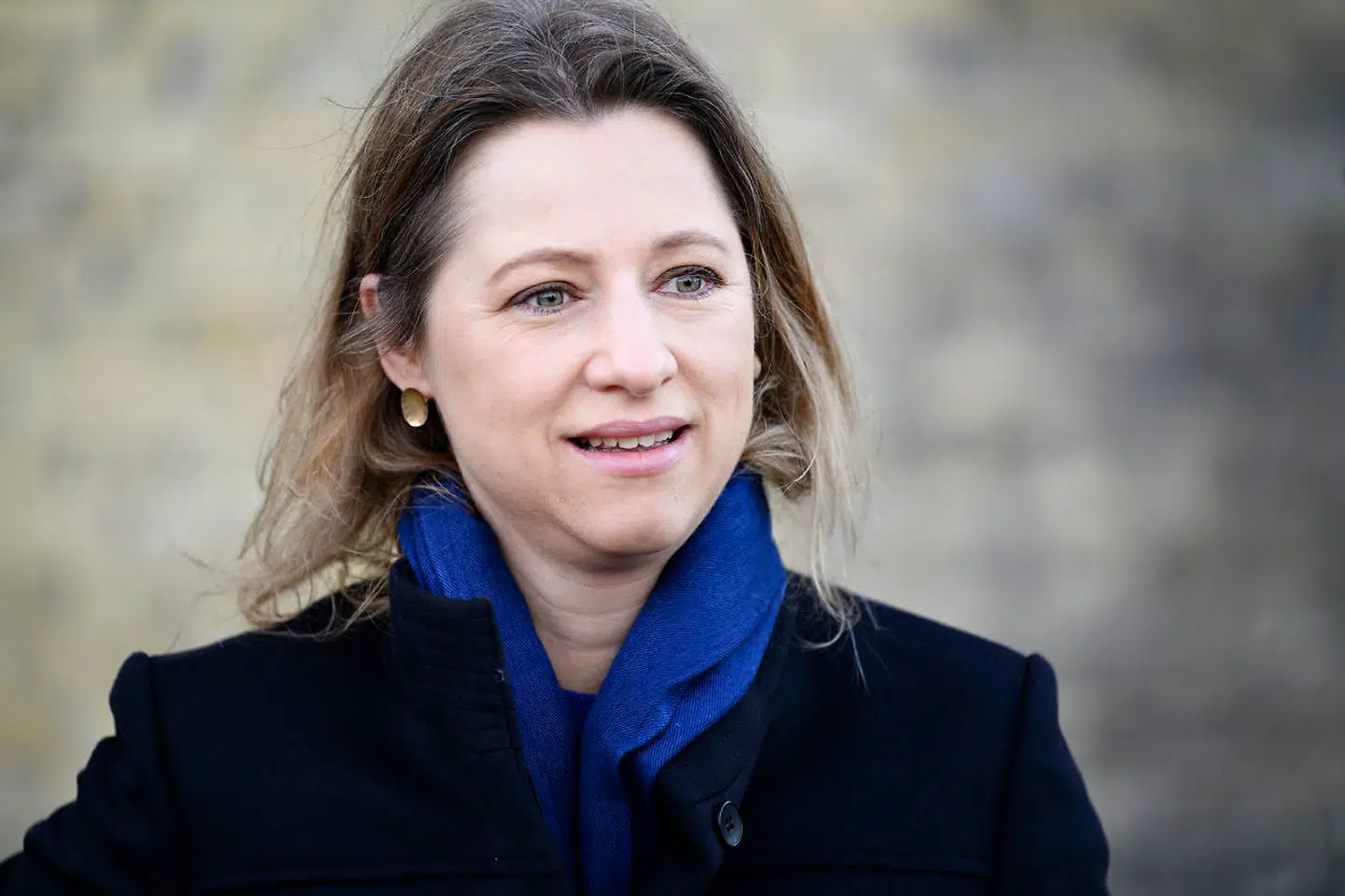 »Mange unge og andre festglade mennesker vil jo så søge andre steder hen – som vi så det i Kødbyen på Vesterbro i sommer. Det tror jeg ikke umiddelbart vil skabe mere ro i Indre By,« lyder det fra Sophie Hæstorp Andersen (S).