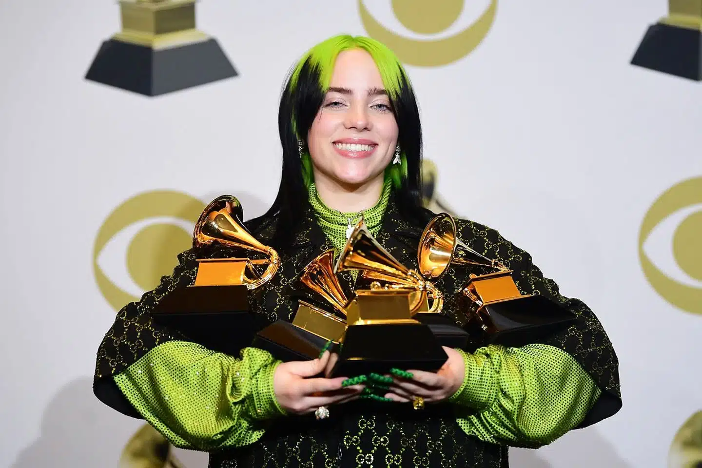Billie Eilish med favnen fuld af Grammyer 26. januar 2020.