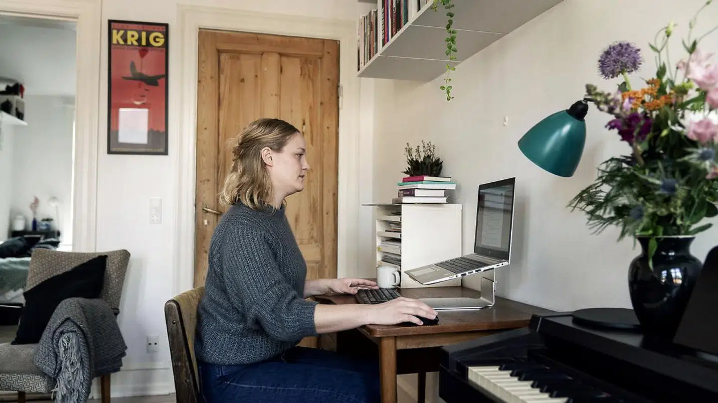 »Når man sidder online i sin praktik, har man enormt svært ved at holde øje med, hvad der foregår i klassen, og øve sig i de relationskompetencer, der er så vigtige for at blive en god lærer,« siger lærerstuderende Mathilde Vinther.