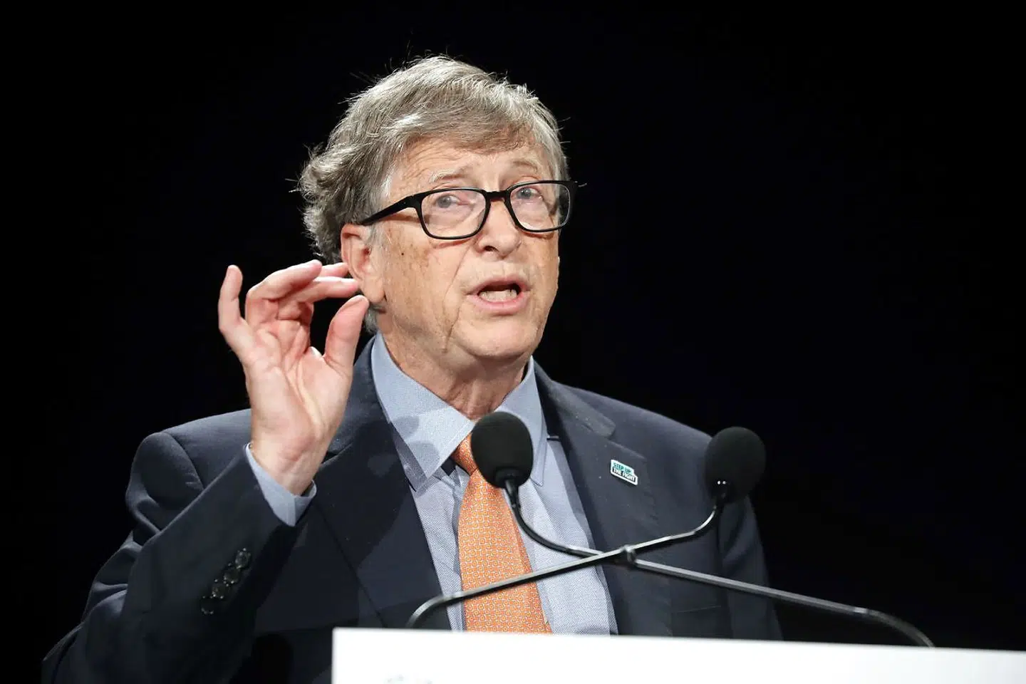 Microsoft-stifter Bill Gates har netop udgivet bogen »Sådan undgår vi klimakatastrofen«. I bogen fremhæver han samarbejdet mellem de danske myndigheder og den danske vindmølleindustri som et eksempel på, hvordan man kan tackle klimaudfordringerne.